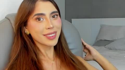 Snapshot of valenjonex chatting on 01.09.25 Angela online show from 01.09.25