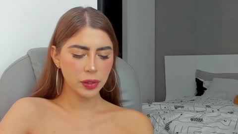 Snapshot of valenjonex chatting on 03.11.25 Angela online show from 03.11.25