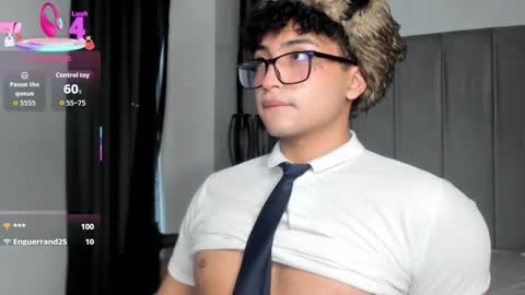 Snapshot of valentin0_3 chatting on 10.28.25 Valentin0 online show from 10.28.25