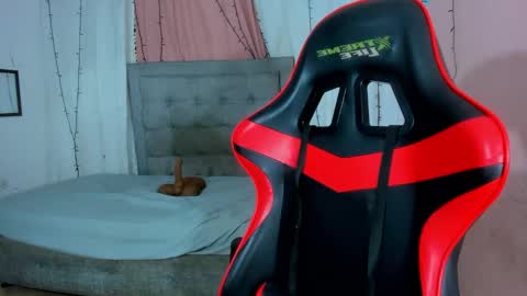 Snapshot of valentina_0_ chatting on 10.31.25 Valentina online show from 10.31.25