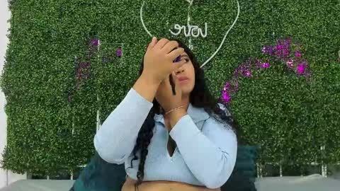 Snapshot of valentina_0_ chatting on 11.24.25 Valentina online show from 11.24.25