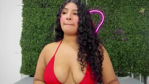 Snapshot of valentina_0_ chatting on 11.26.25 Valentina online show from 11.26.25