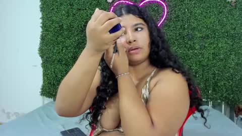 Snapshot of valentina_0_ chatting on 12.01.25 Valentina online show from 12.01.25