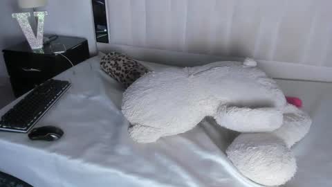 Snapshot of valentina_fi chatting on 11.17.25 Valentina online show from 11.17.25