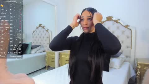 Snapshot of valentina_ross_ chatting on 02.04.25 Valentina online show from 02.04.25