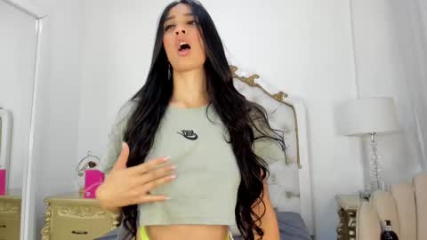 Snapshot of valentina_ross_ chatting on 02.17.25 Valentina online show from 02.17.25