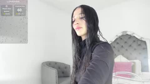 Snapshot of valentina_ross_ chatting on 06.04.26 Valentina online show from 06.04.26