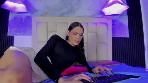 Valentina  online show from 11.24.25