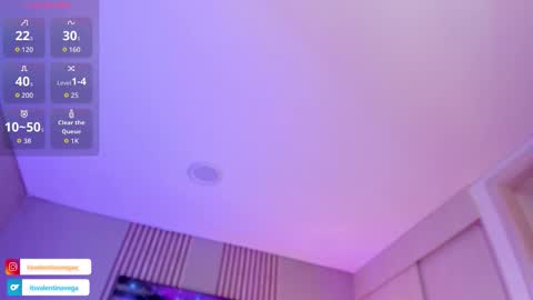 Snapshot of valentina_vegaa chatting on 11.26.25 Val online show from 11.26.25