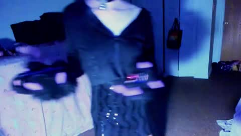 Snapshot of valentinas_dream chatting on 09.15.25 Tina Bates online show from 09.15.25