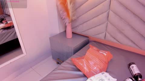 Mia  online show from 11.16.25