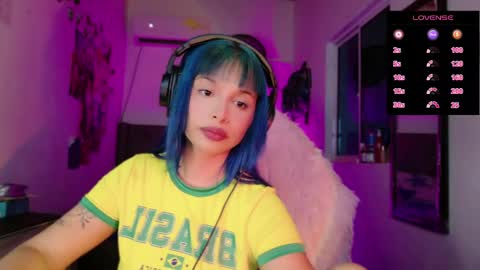 Danielle  Please help me to reach 300 thumbs up online show from 12.22.25