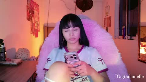 Danielle  Please help me to reach 300 thumbs up online show from 05.13.26