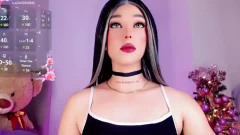 Snapshot of valentinne_marian chatting on 12.29.24 Marian online show from 12.29.24