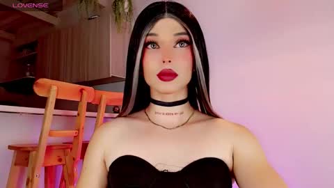 Snapshot of valentinne_marian chatting on 02.26.25 Marian online show from 02.26.25