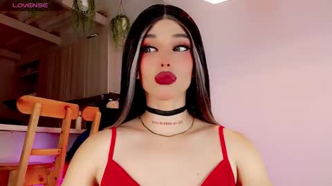 Snapshot of valentinne_marian chatting on 02.28.25 Marian online show from 02.28.25