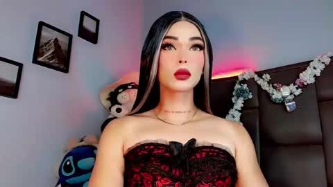 Snapshot of valentinne_marian chatting on 09.17.25 Marian online show from 09.17.25