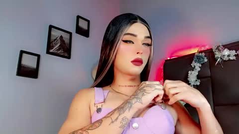 Snapshot of valentinne_marian chatting on 09.20.25 Marian online show from 09.20.25