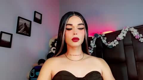 Snapshot of valentinne_marian chatting on 09.27.25 Marian online show from 09.27.25