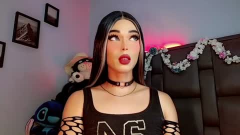 Snapshot of valentinne_marian chatting on 10.01.25 Marian online show from 10.01.25