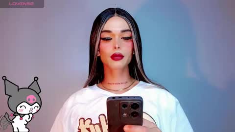 Snapshot of valentinne_marian chatting on 10.10.25 Marian online show from 10.10.25