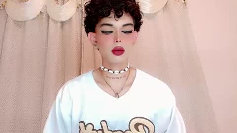 Snapshot of valentinne_marian chatting on 12.16.25 Marian online show from 12.16.25