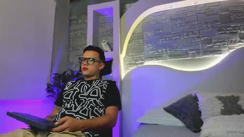 valentino_moretti online show from 12.01.25