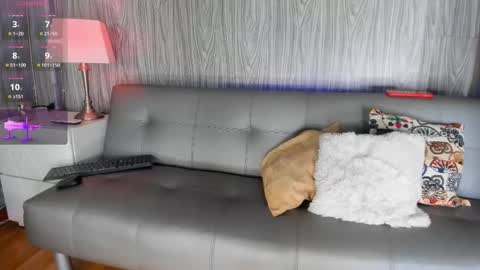 Snapshot of valentinos_ chatting on 11.19.25 Valentinos online show from 11.19.25