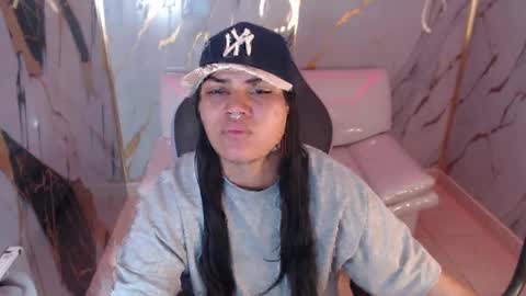 Snapshot of valeri_harpers4 chatting on 11.11.25 valeri_harpers4 online show from 11.11.25