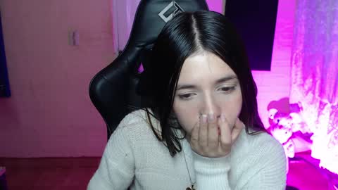 Snapshot of valeria_mendozza chatting on 02.06.25   online show from 02.06.25