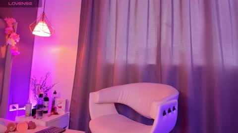 Snapshot of valeria_rouse28 chatting on 11.15.25 valeria_rouse28 online show from 11.15.25