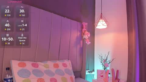 Snapshot of valeria_rouse28 chatting on 11.28.25 valeria_rouse28 online show from 11.28.25