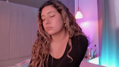 Snapshot of valeria_rouse28 chatting on 12.14.25 valeria_rouse28 online show from 12.14.25