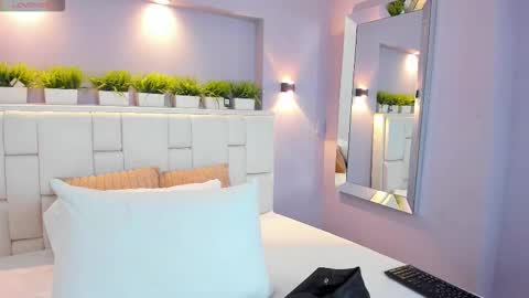 Snapshot of valeriagarciax chatting on 11.15.25 ValeriaGarciax online show from 11.15.25