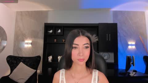 Snapshot of valeriavelvet chatting on 01.11.25 Vale online show from 01.11.25