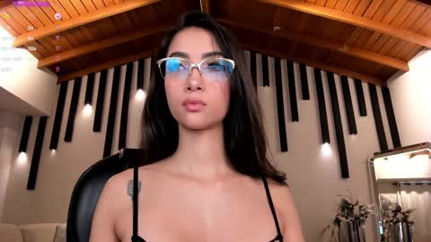 Snapshot of valeriavelvet chatting on 02.11.25 Vale online show from 02.11.25