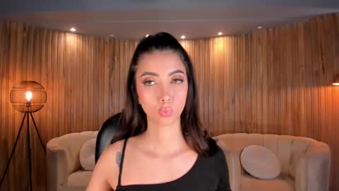 Snapshot of valeriavelvet chatting on 02.18.25 Vale online show from 02.18.25