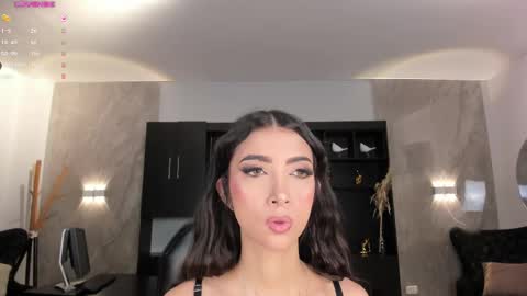 Snapshot of valeriavelvet chatting on 03.08.25 Vale online show from 03.08.25