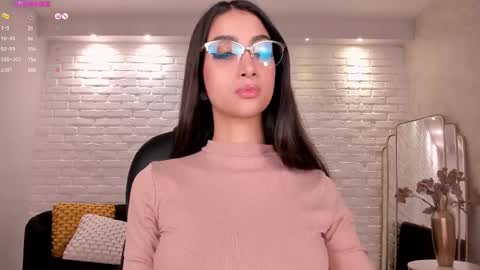 Snapshot of valeriavelvet chatting on 03.10.25 Vale online show from 03.10.25