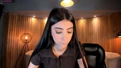 Snapshot of valeriavelvet chatting on 10.01.25 Vale online show from 10.01.25