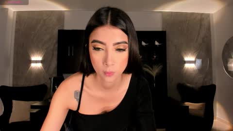 Snapshot of valeriavelvet chatting on 10.17.25 Vale online show from 10.17.25