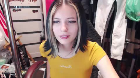 Snapshot of valeriaxkiss chatting on 12.22.24 ValeriaXKiss online show from 12.22.24