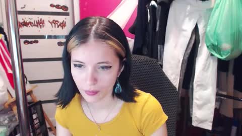 Snapshot of valeriaxkiss chatting on 12.22.24 ValeriaXKiss online show from 12.22.24