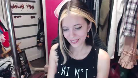 Snapshot of valeriaxkiss chatting on 01.22.25 ValeriaXKiss online show from 01.22.25