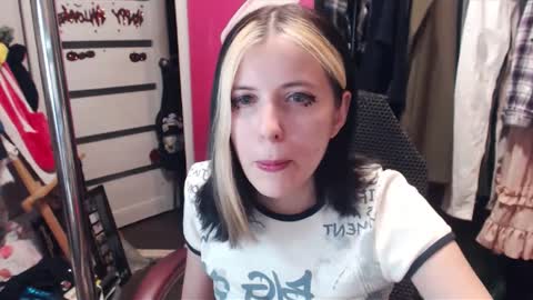 Snapshot of valeriaxkiss chatting on 02.22.25 ValeriaXKiss online show from 02.22.25