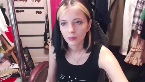 Snapshot of valeriaxkiss chatting on 03.10.25 ValeriaXKiss online show from 03.10.25