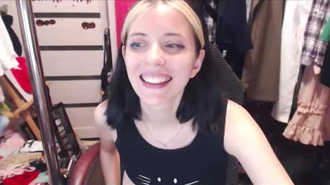 Snapshot of valeriaxkiss chatting on 03.10.25 ValeriaXKiss online show from 03.10.25