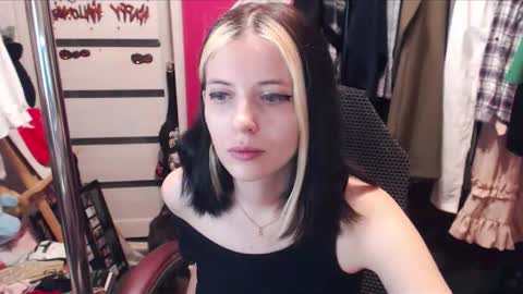 Snapshot of valeriaxkiss chatting on 03.11.25 ValeriaXKiss online show from 03.11.25