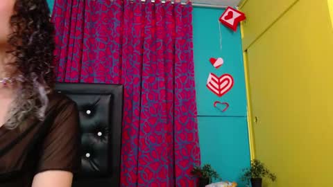 Snapshot of valerie_mase chatting on 10.23.25 vale online show from 10.23.25