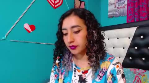 Snapshot of valerie_mase chatting on 11.04.25 vale online show from 11.04.25